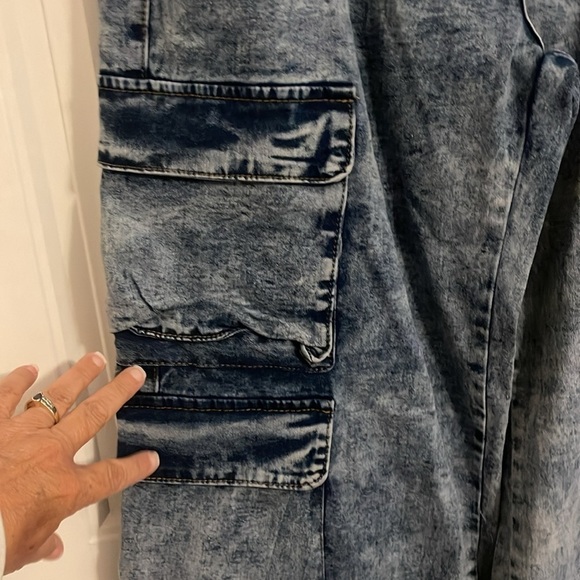 Refuge Baggy OVERSIZED‎ 12” wide leg Cargo women’s L pocket Jeans heavy wash NWT - Picture 6 of 16